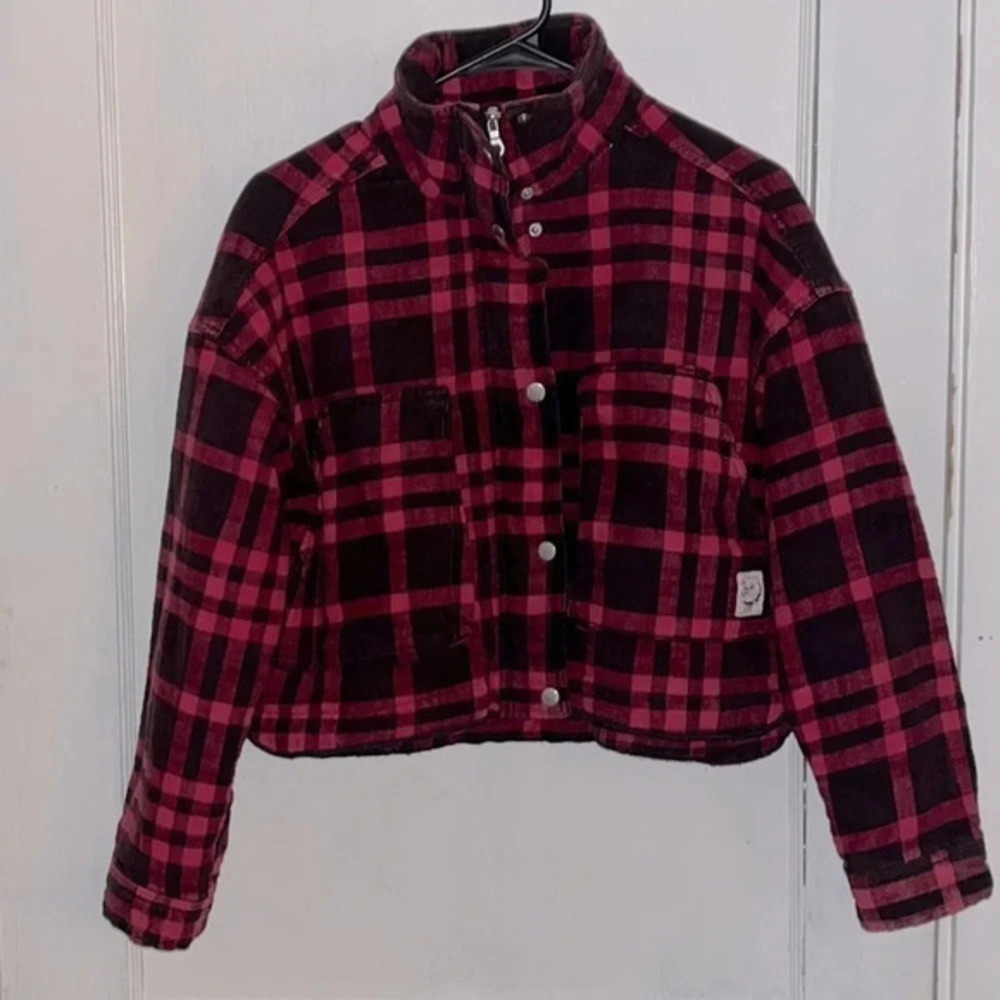 BDG Buffalo Check Cropped Flannel jacket Cropped Fall Black Red Size XS